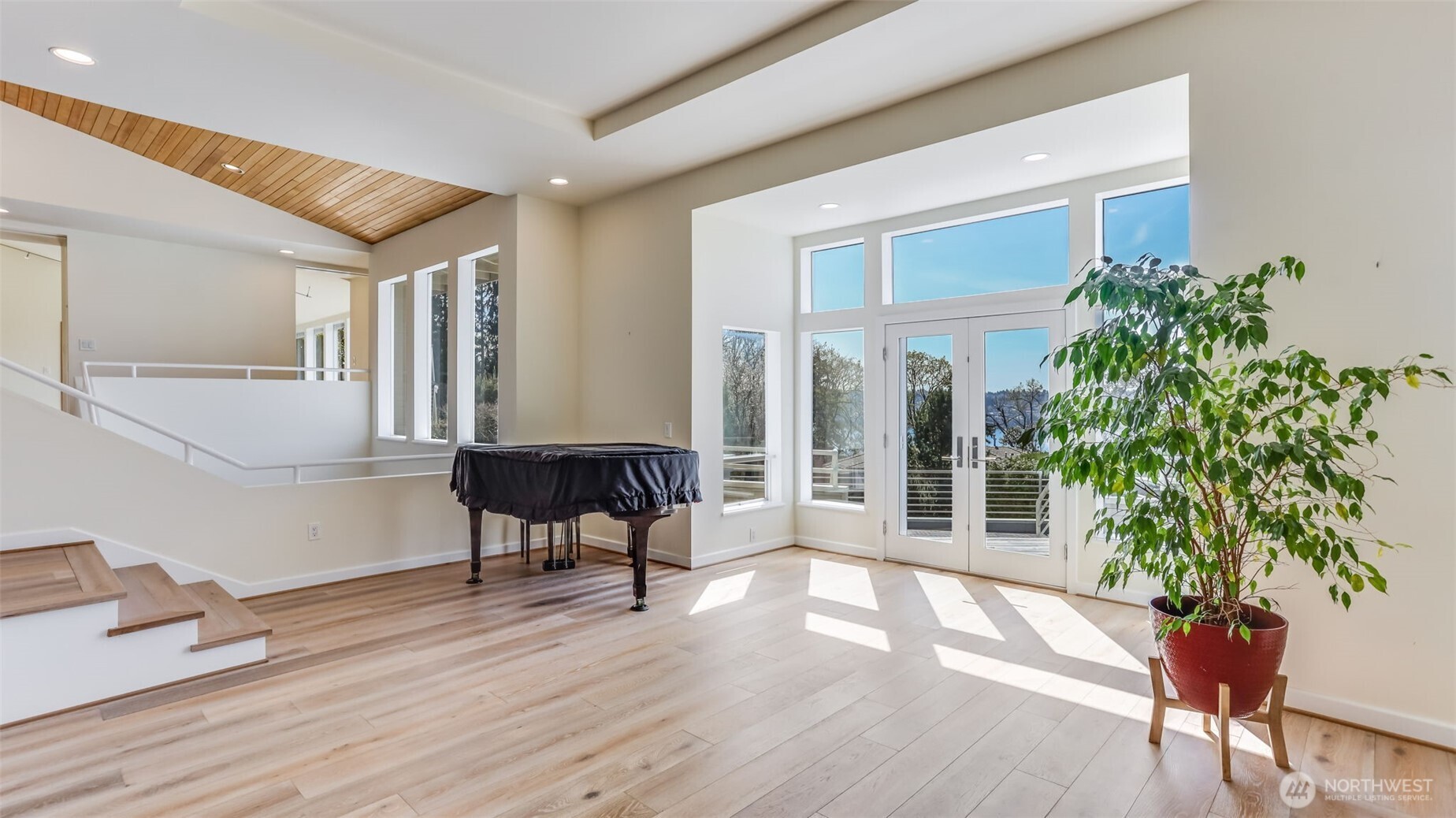 8158 W Mercer Way , Mercer Island, WA 98040