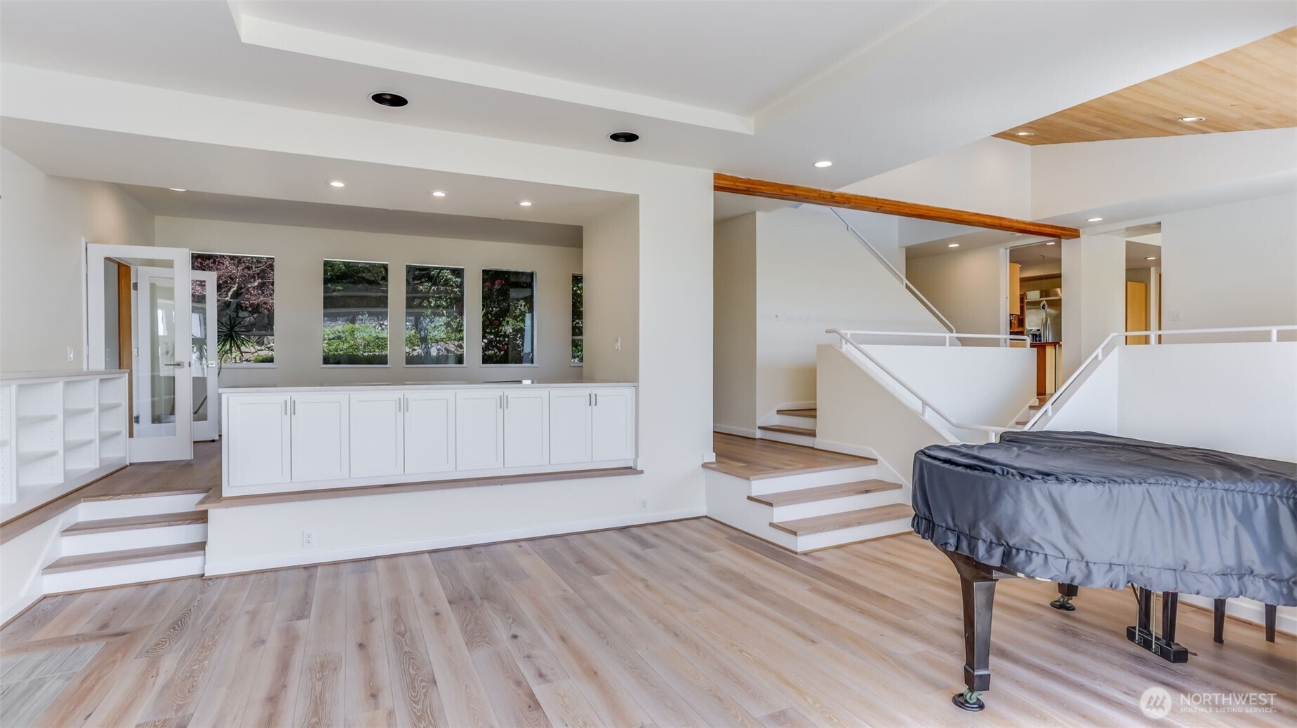8158 W Mercer Way , Mercer Island, WA 98040