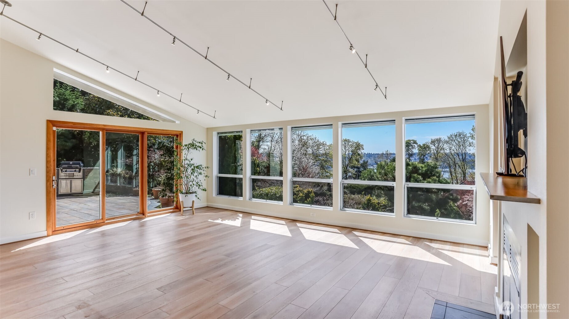 8158 W Mercer Way , Mercer Island, WA 98040