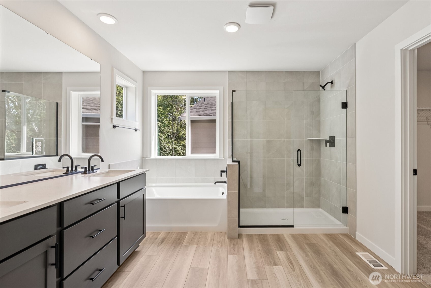 2049 NE Norseman Way , Poulsbo, WA 98370