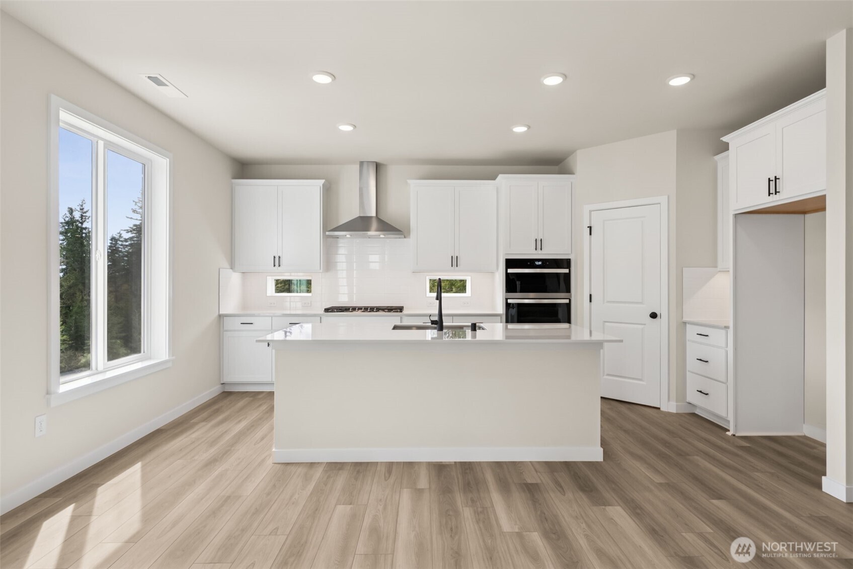 2037 NE Norseman Way , Poulsbo, WA 98370