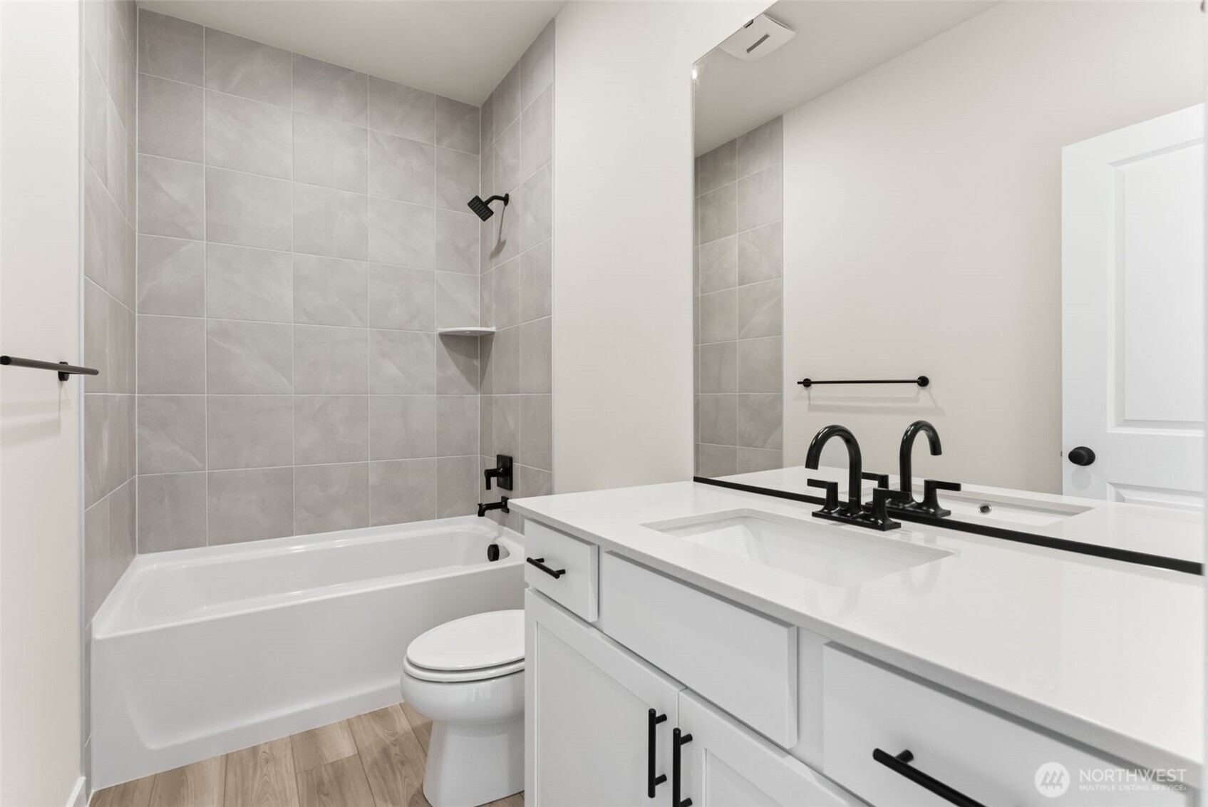 2037 NE Norseman Way , Poulsbo, WA 98370