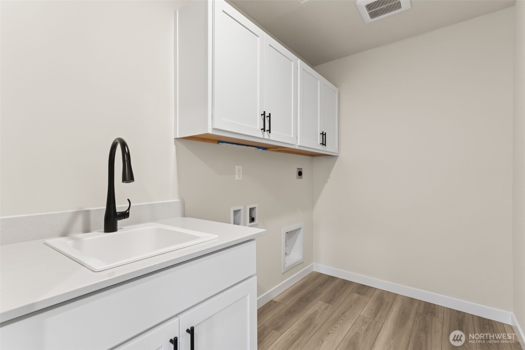 2037 NE Norseman Way , Poulsbo, WA 98370