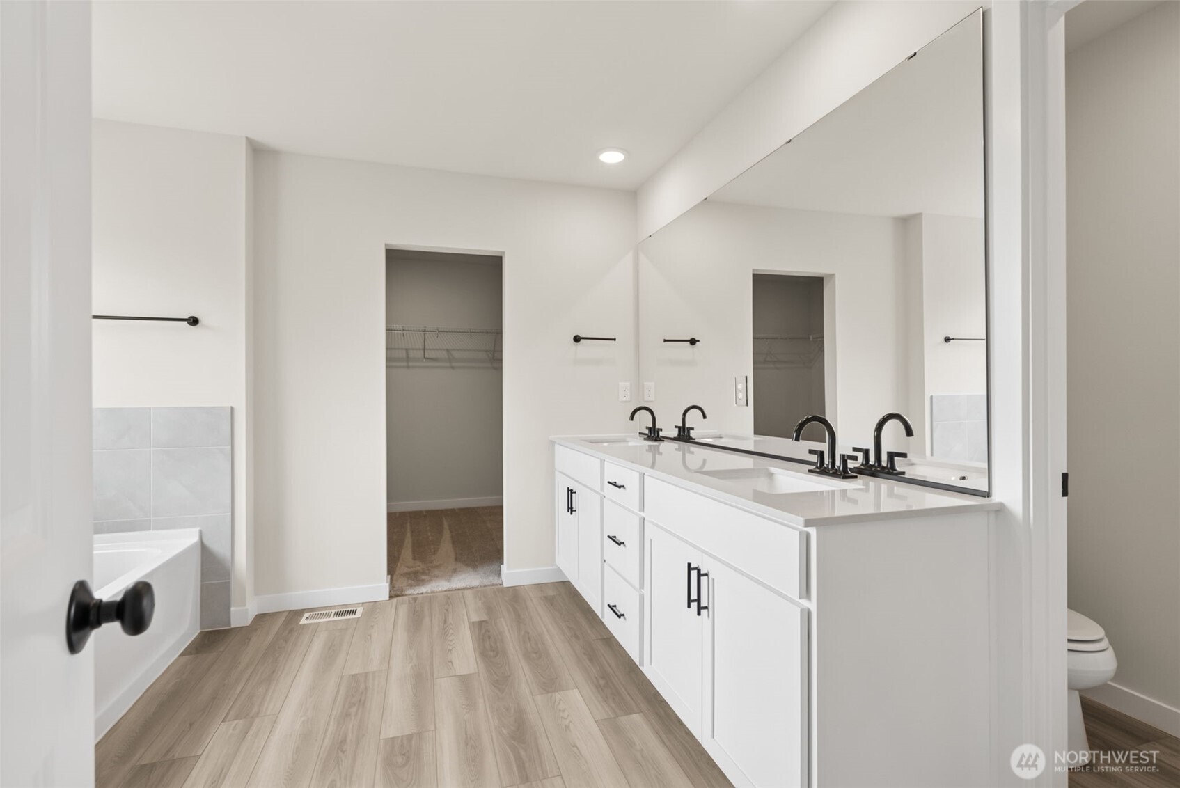 2037 NE Norseman Way , Poulsbo, WA 98370