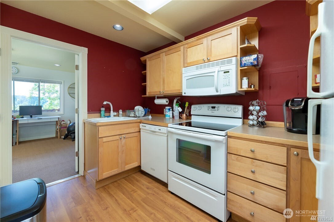 6443 NE 181st Street , Kenmore, WA 98028