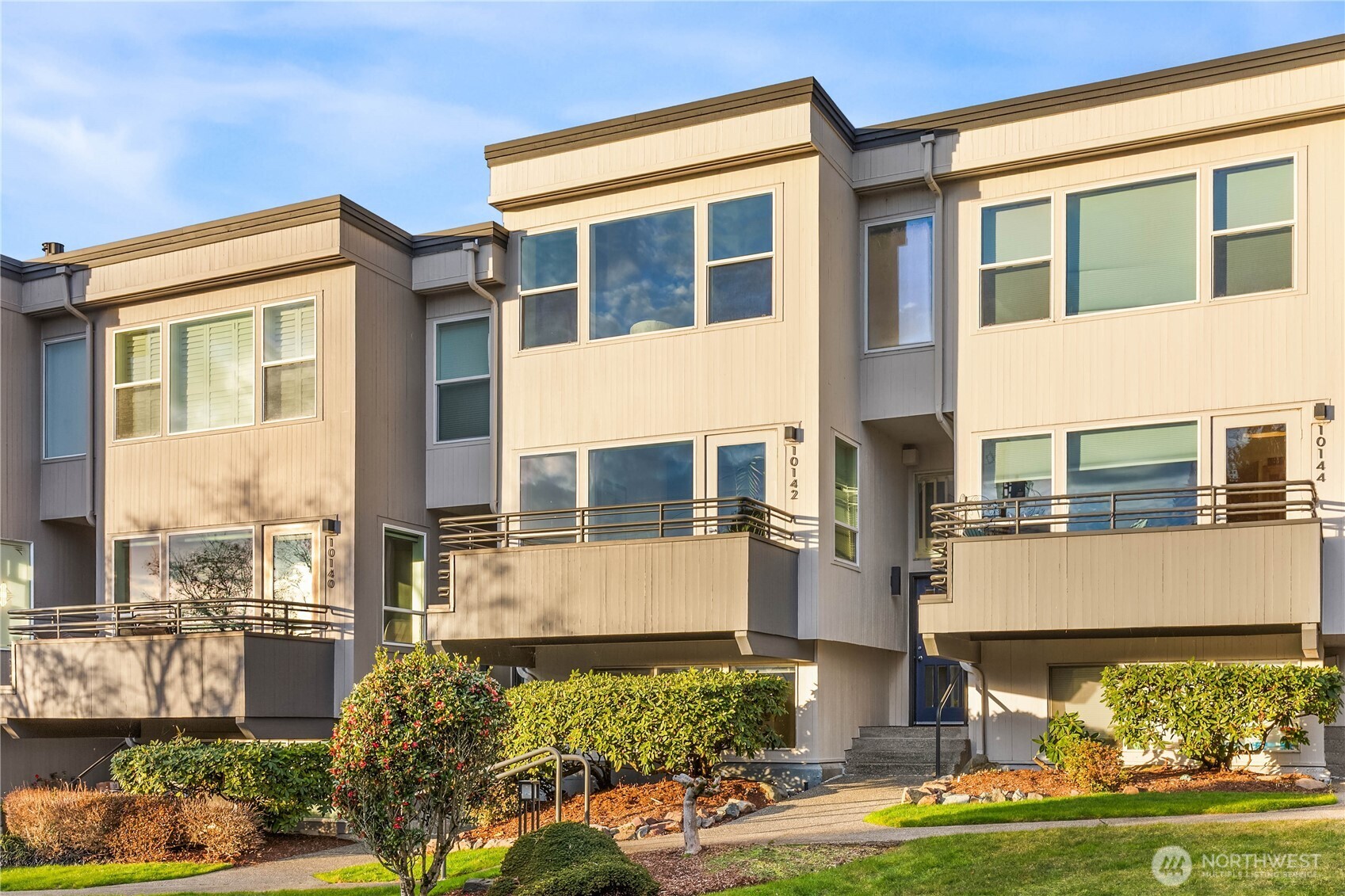 10142 NE 63rd Street , Kirkland, WA 98033