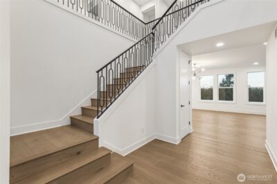 8501 137th Avenue SE, Newcastle, WA 98059 - Photo 2