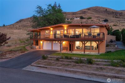 621 Mountain View Dr , Chelan, WA 98816