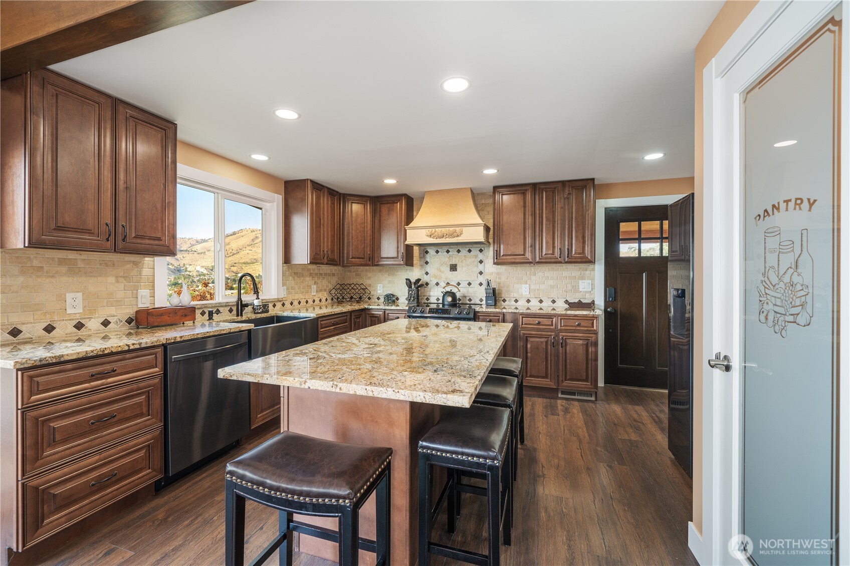 621 Mountain View Dr , Chelan, WA 98816