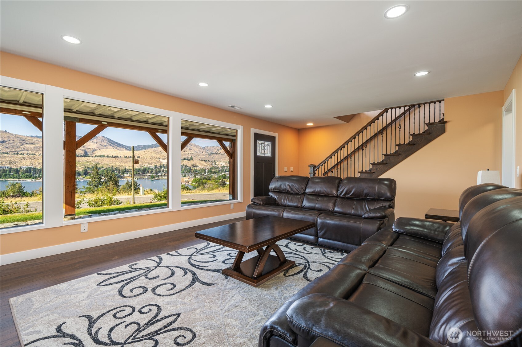 621 Mountain View Dr , Chelan, WA 98816