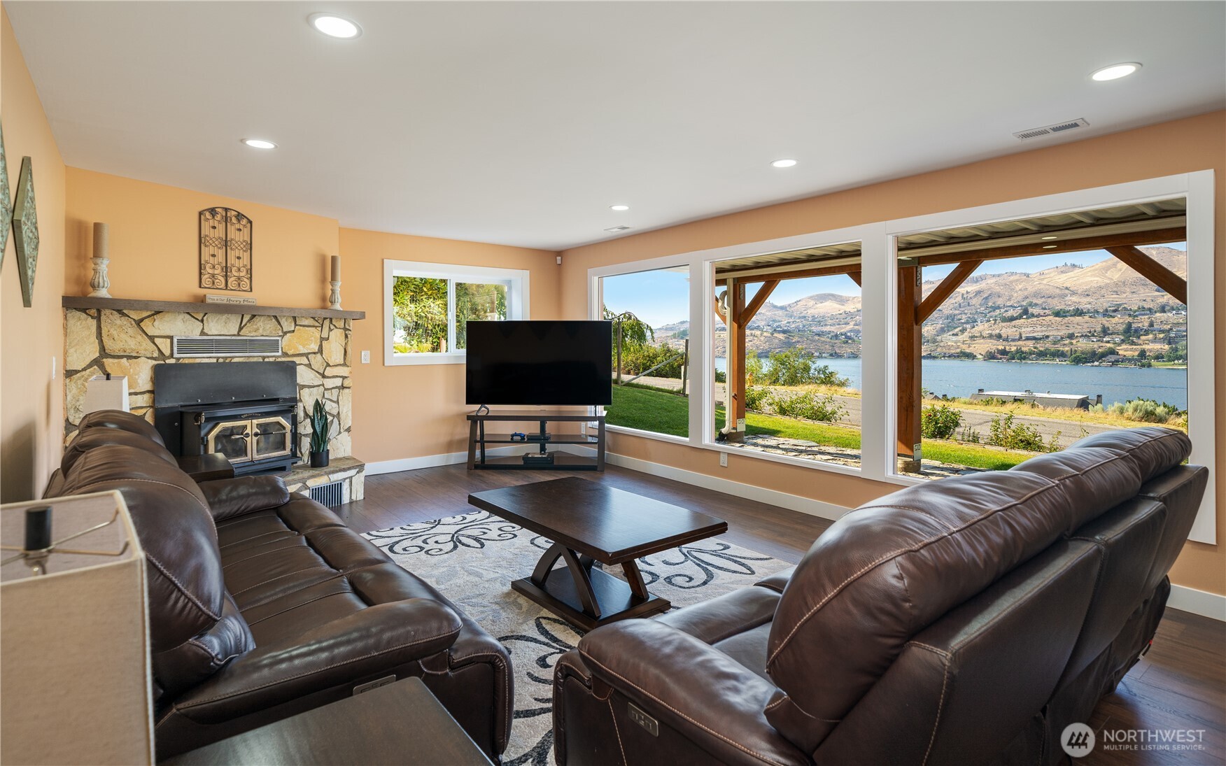 621 Mountain View Dr , Chelan, WA 98816