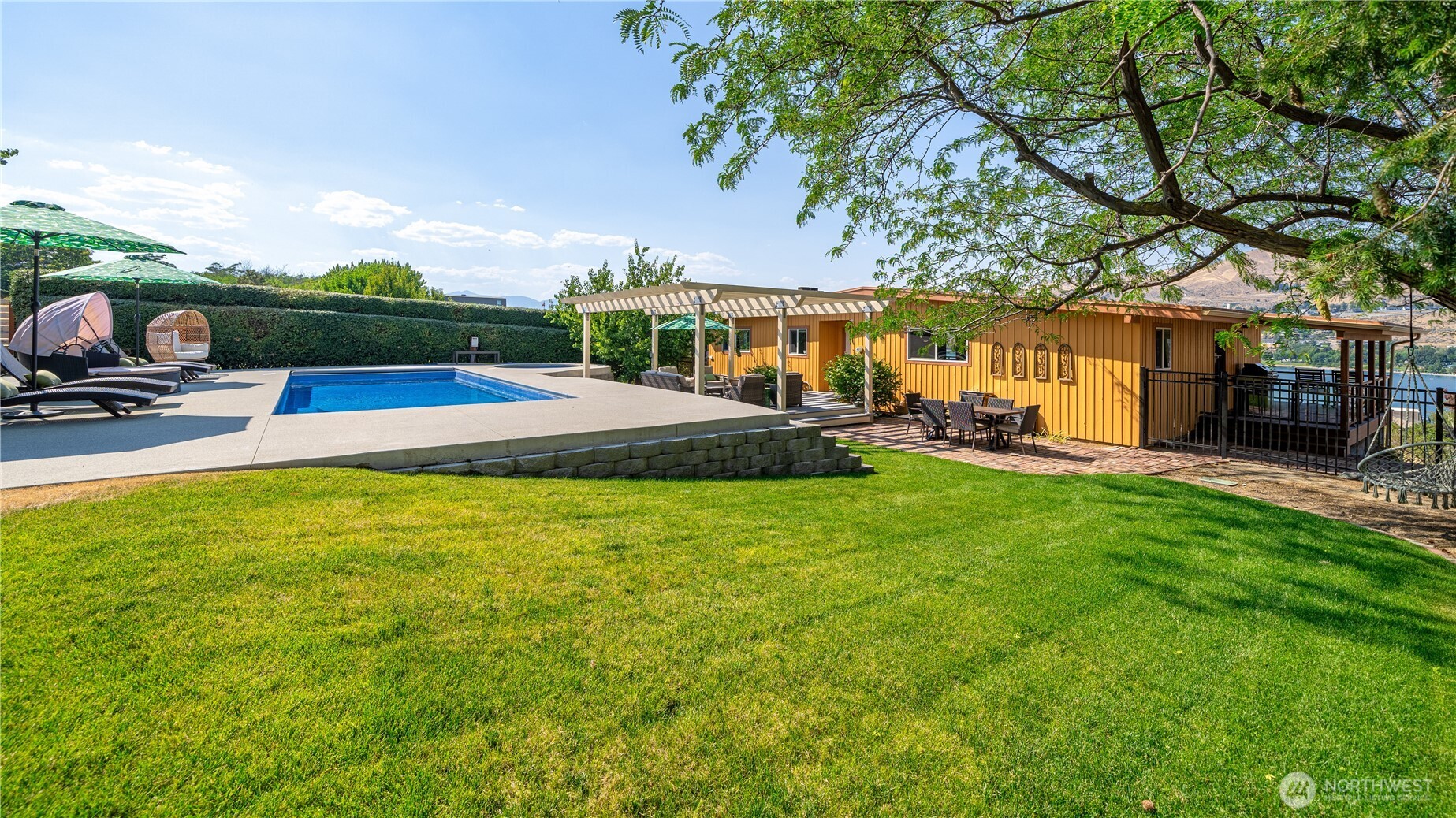 621 Mountain View Dr , Chelan, WA 98816