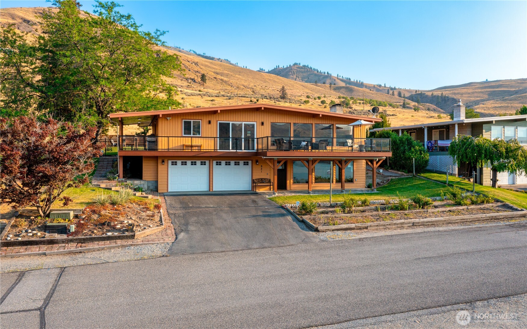 621 Mountain View Dr , Chelan, WA 98816