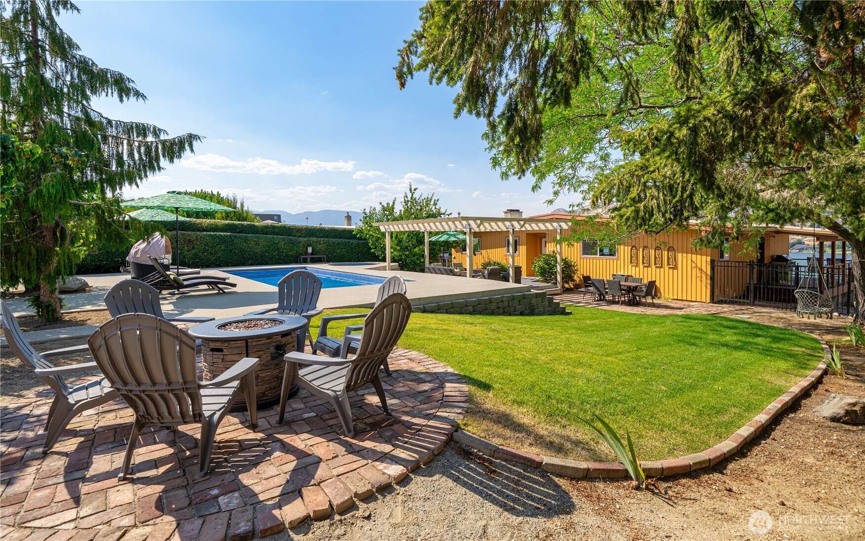 621 Mountain View Dr , Chelan, WA 98816