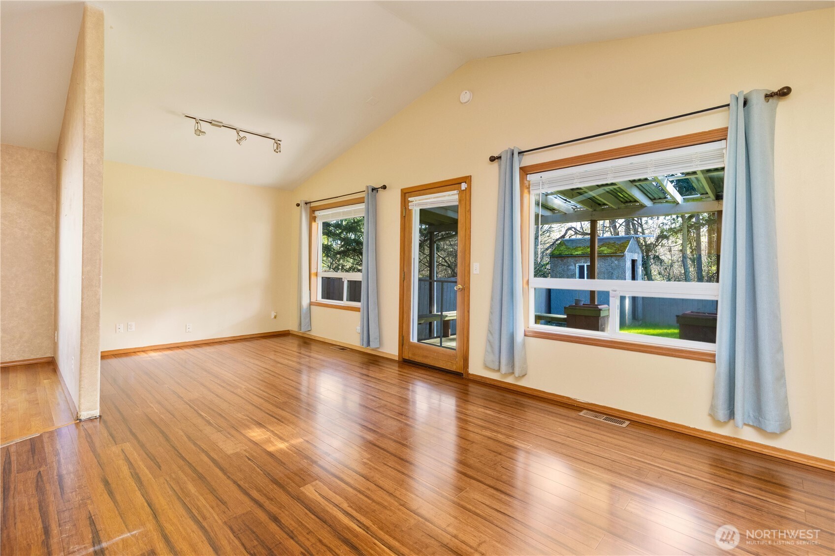 1583 Mark Street , Oak Harbor, WA 98277