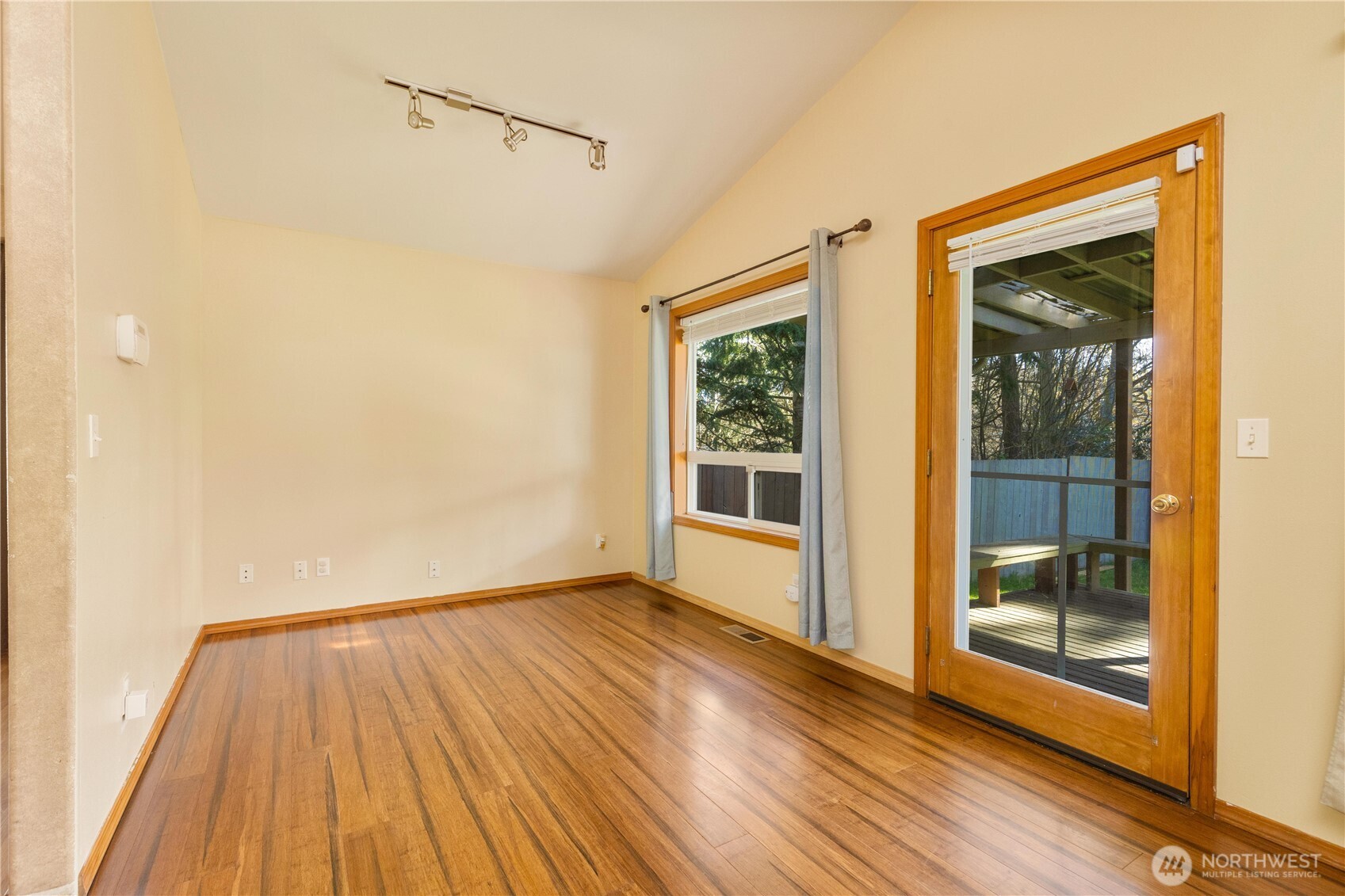 1583 Mark Street , Oak Harbor, WA 98277