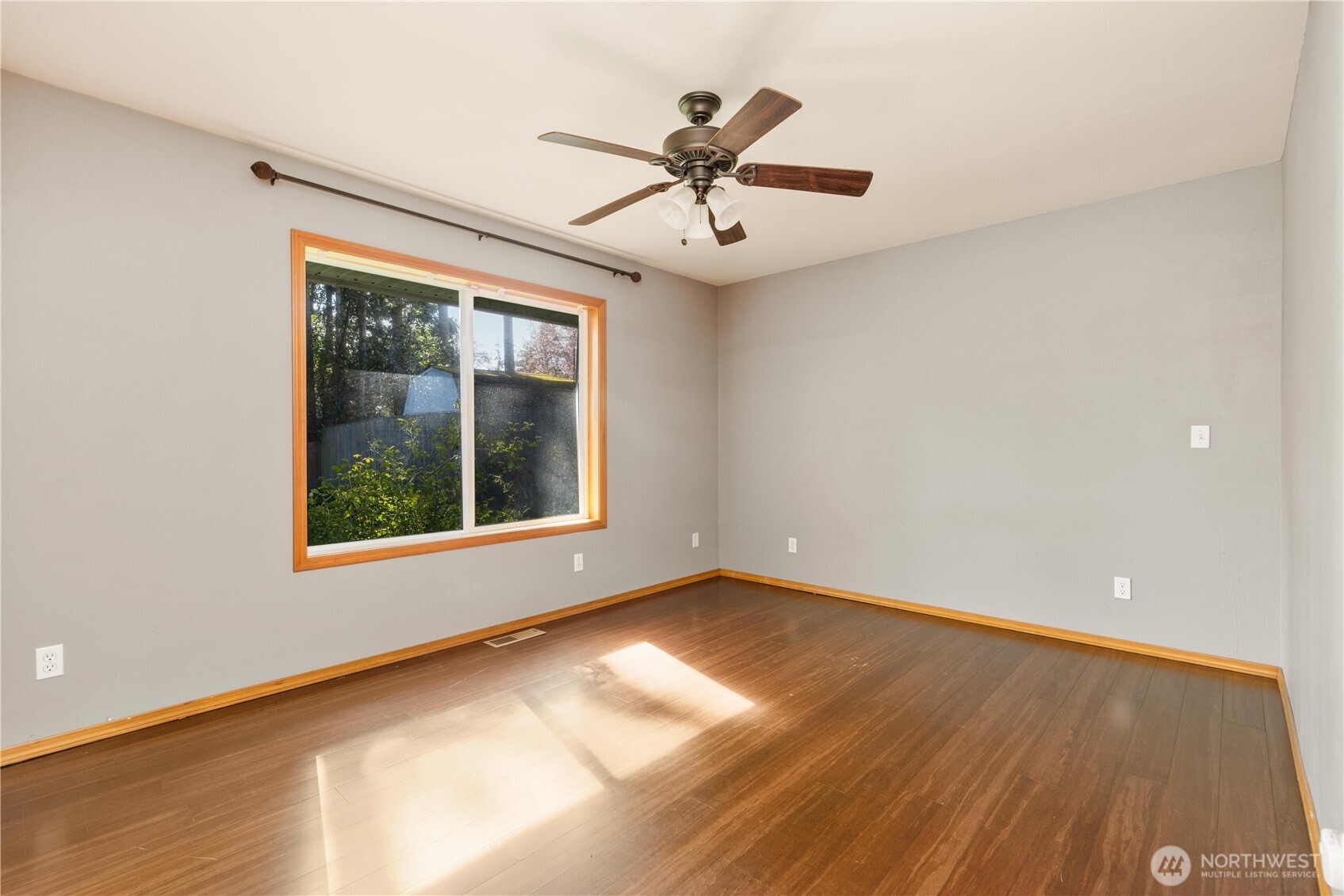 1583 Mark Street , Oak Harbor, WA 98277