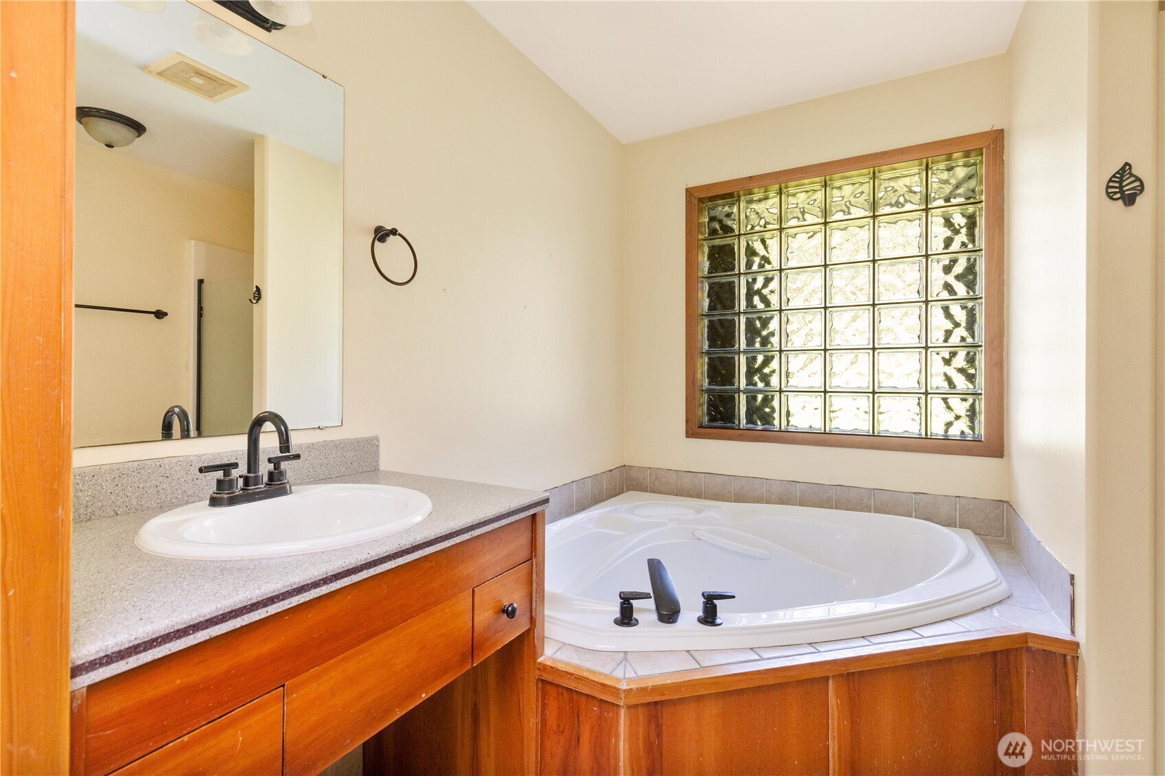 1583 Mark Street , Oak Harbor, WA 98277