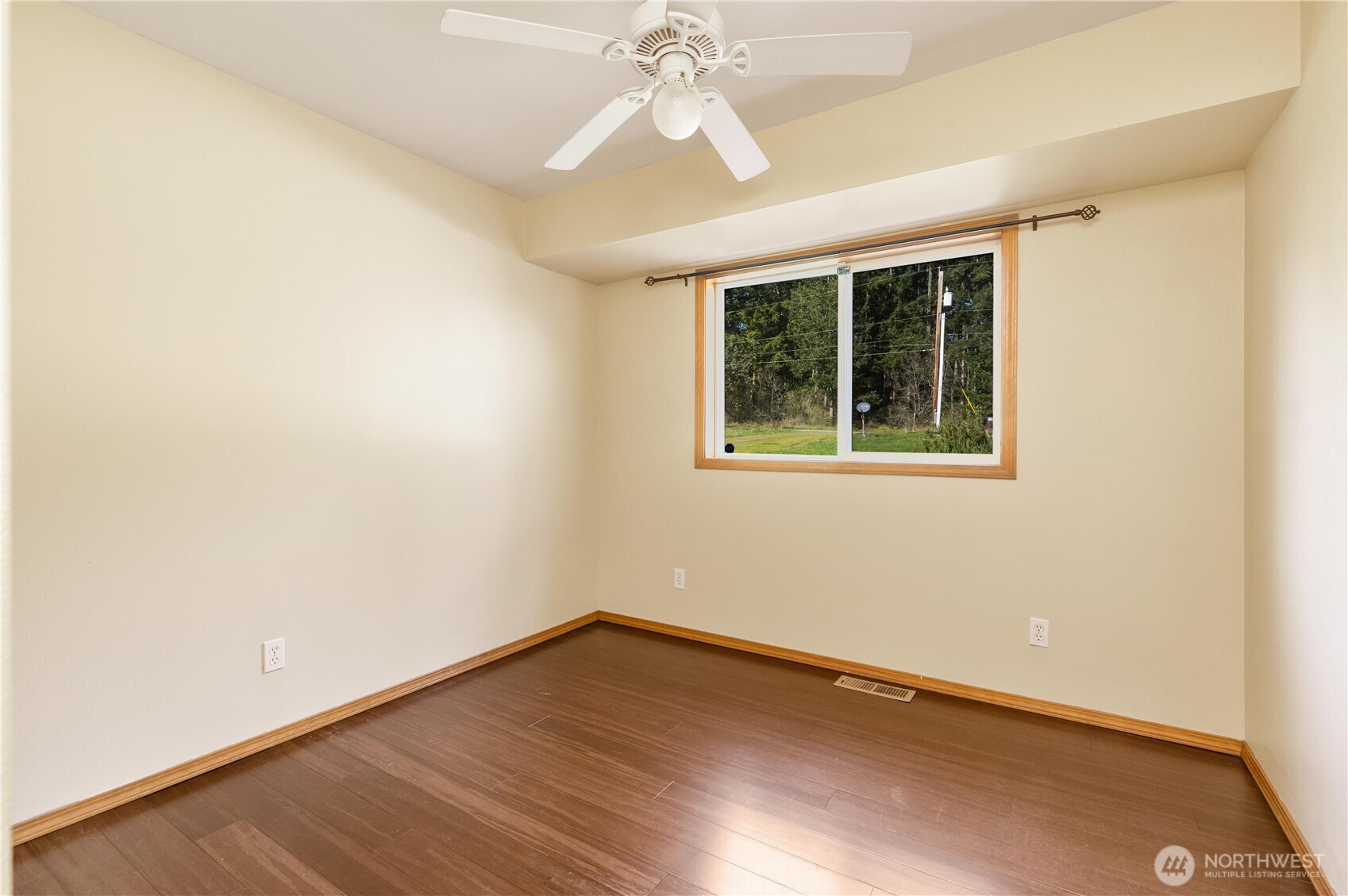 1583 Mark Street , Oak Harbor, WA 98277