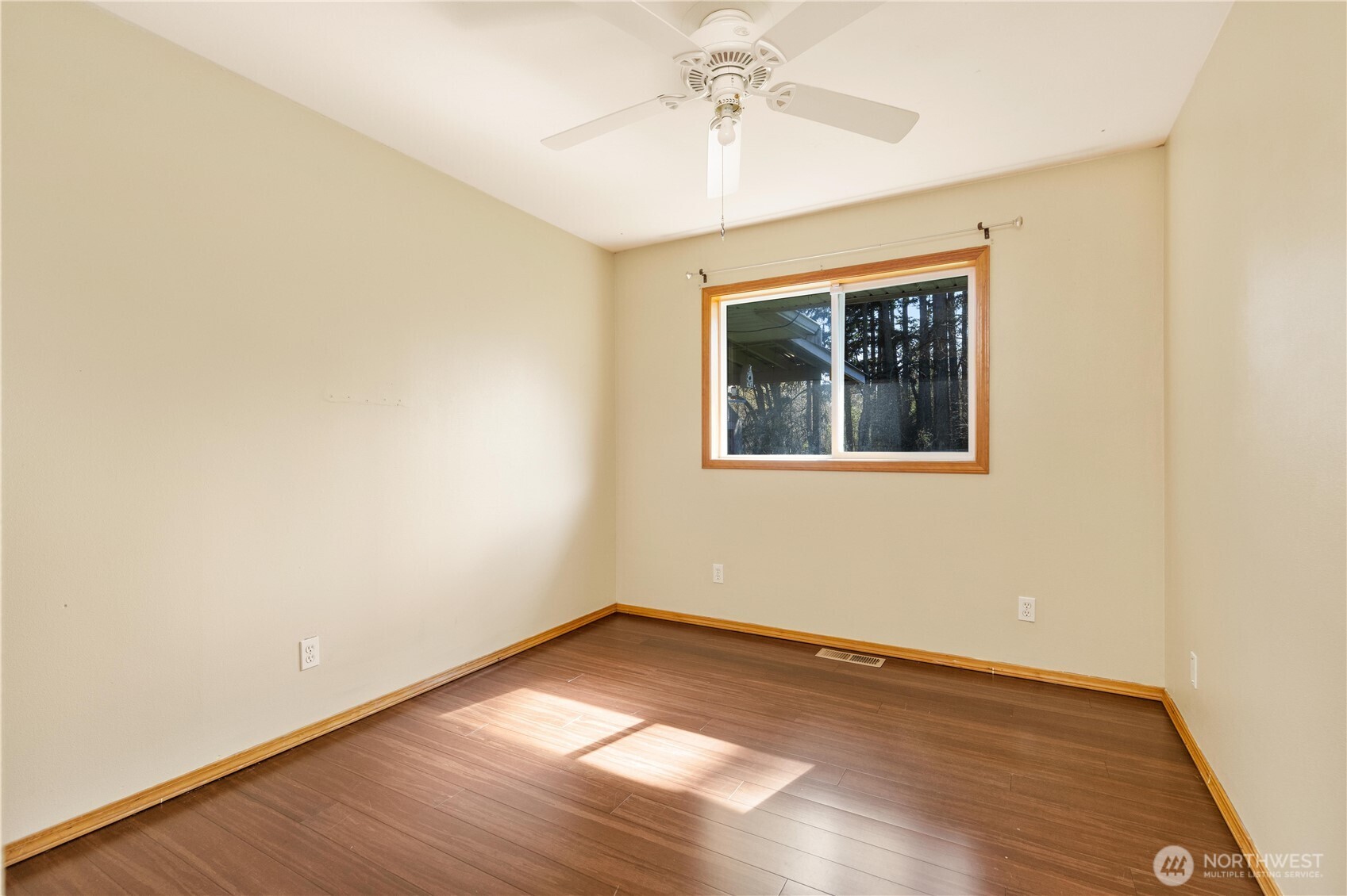 1583 Mark Street , Oak Harbor, WA 98277