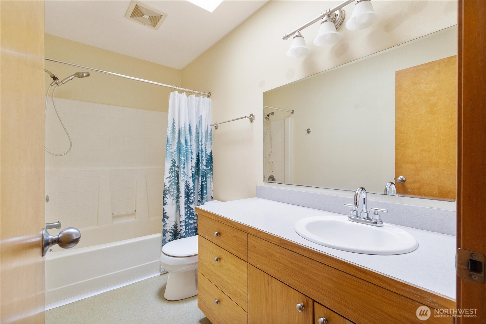 1583 Mark Street , Oak Harbor, WA 98277