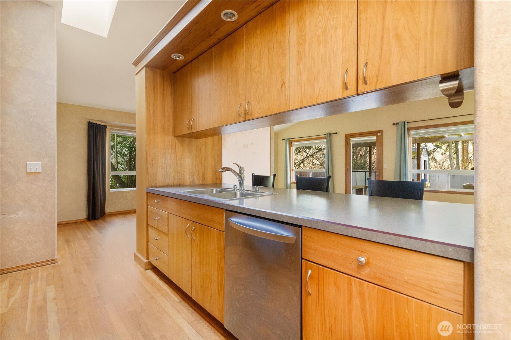 1583 Mark Street , Oak Harbor, WA 98277