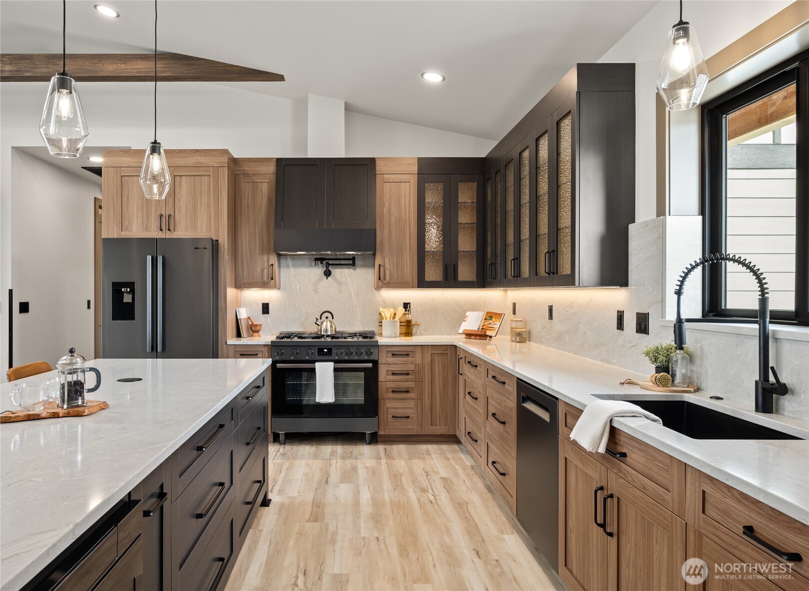 8227 Comox Road , Blaine, WA 98230