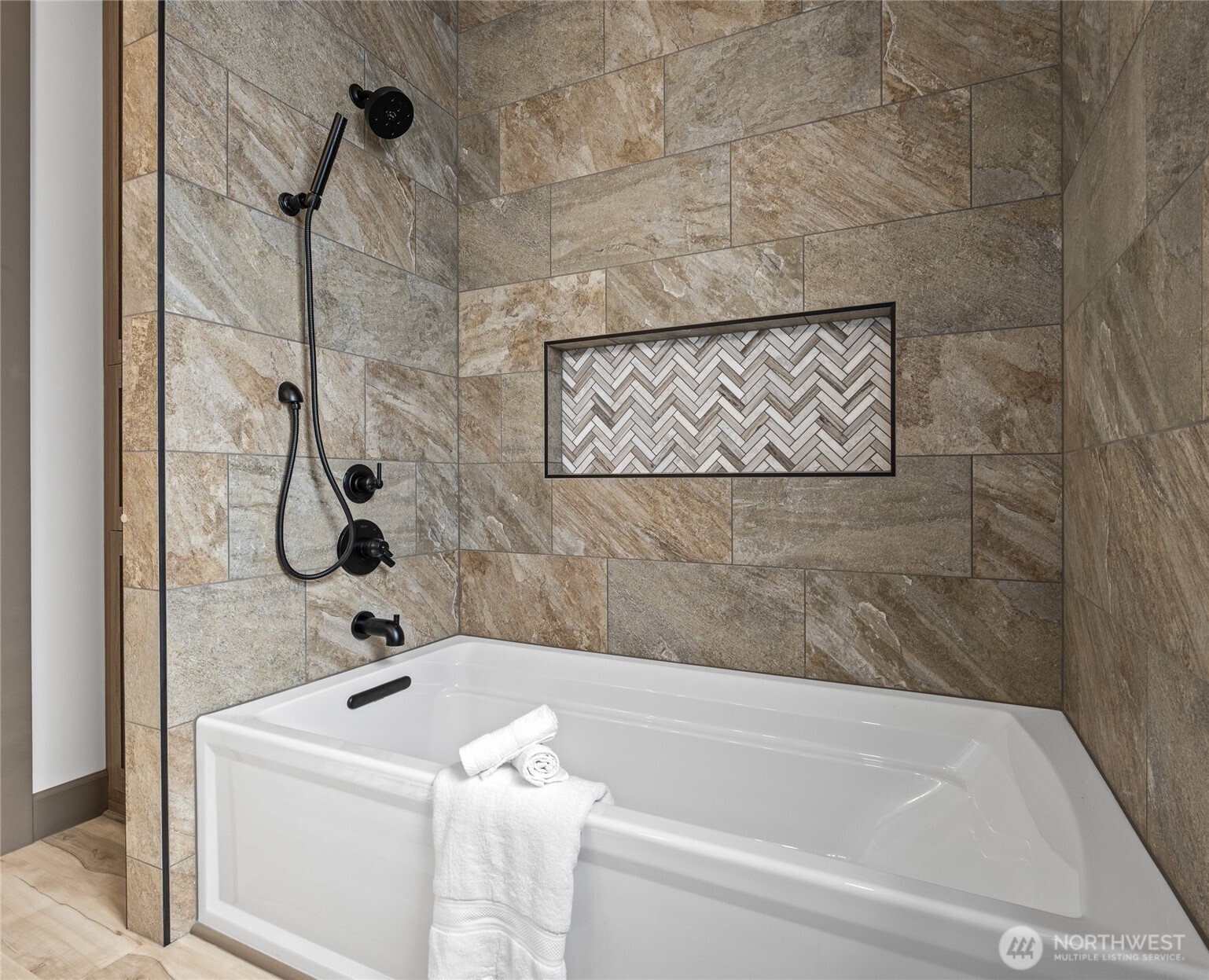 8227 Comox Road , Blaine, WA 98230