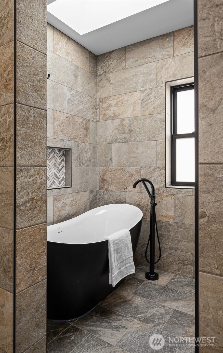 8227 Comox Road , Blaine, WA 98230