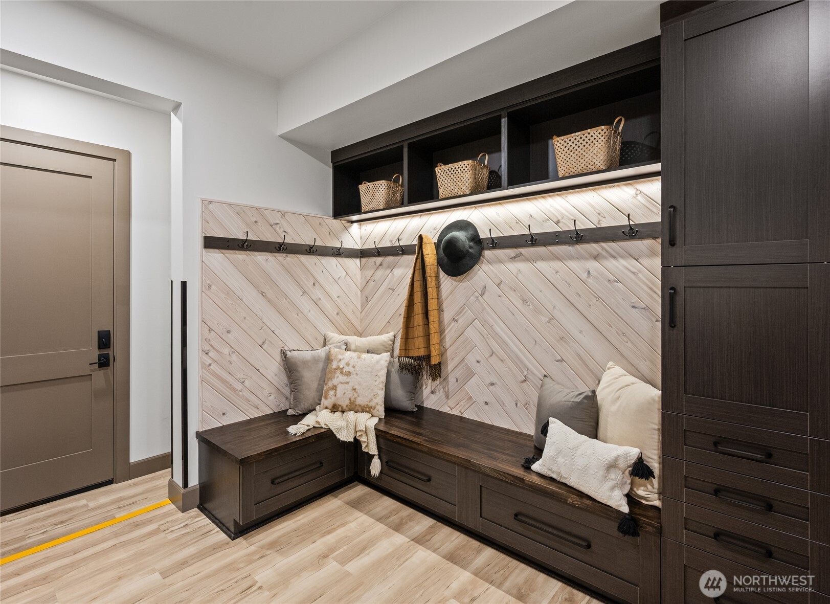 8227 Comox Road , Blaine, WA 98230