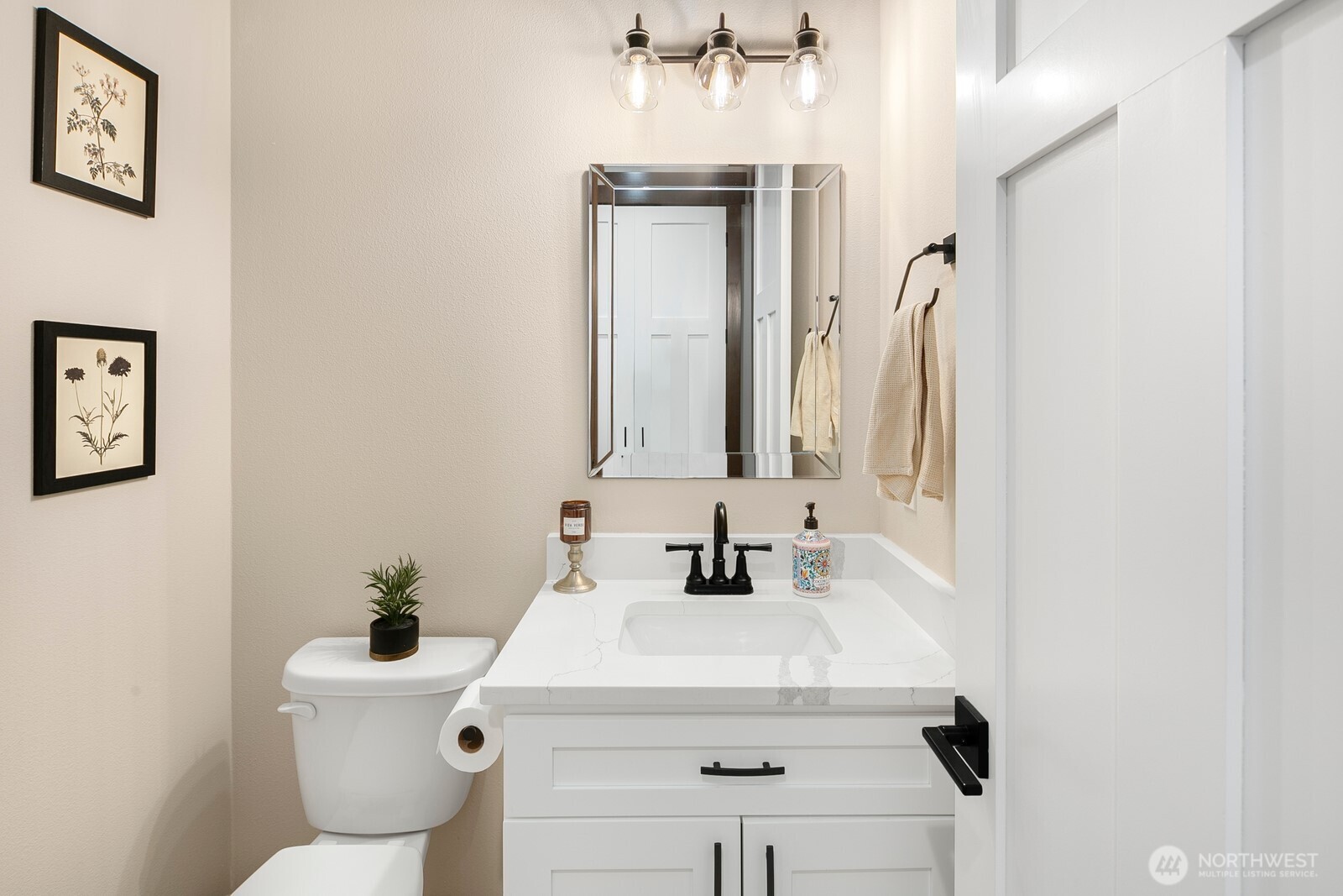 1048 Malvern Hills Drive , Camano Island, WA 98282