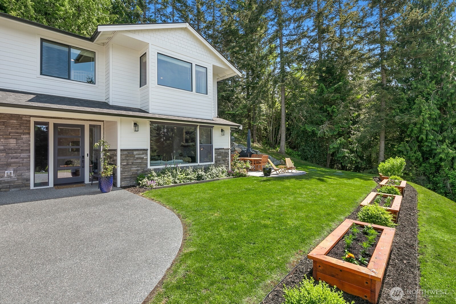 1048 Malvern Hills Drive , Camano Island, WA 98282