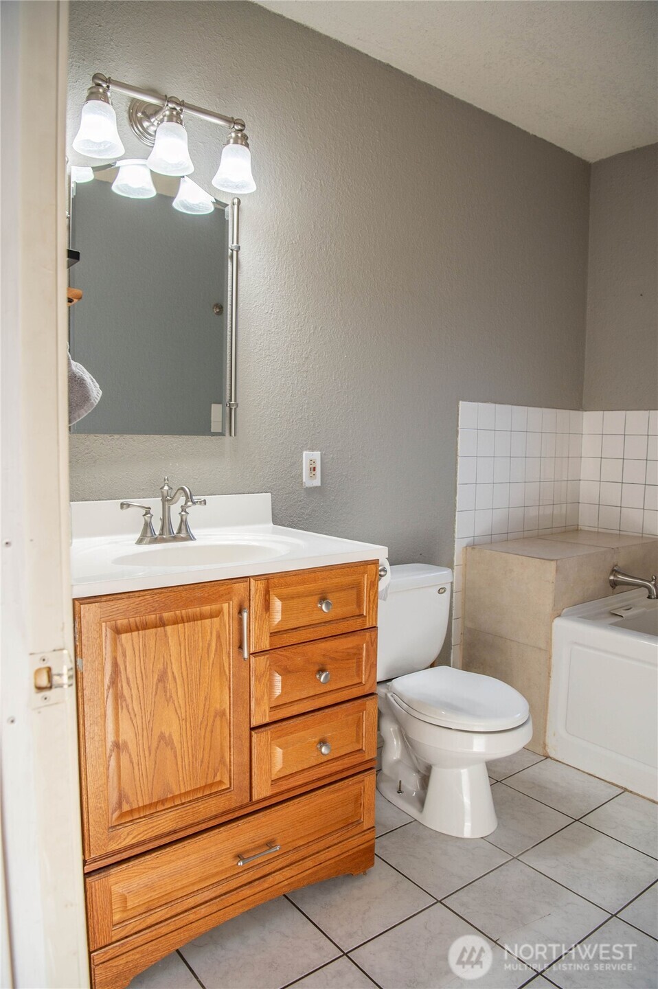 6720 Central Park Drive , Aberdeen, WA 98520