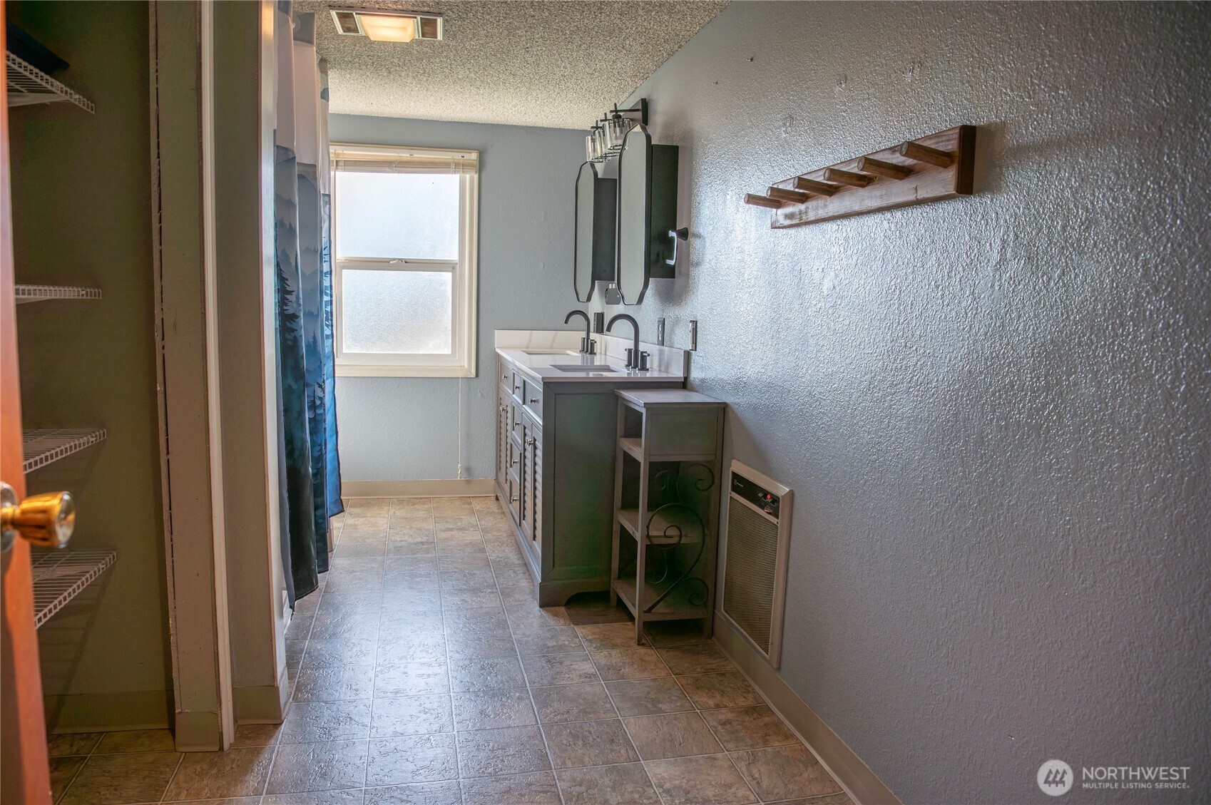 6720 Central Park Drive , Aberdeen, WA 98520