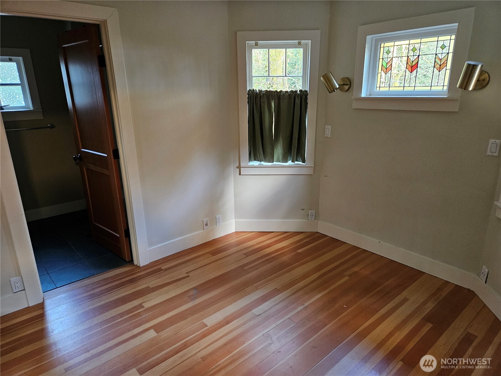 9380 Ferncliff Avenue NE, Bainbridge Island, WA 98110