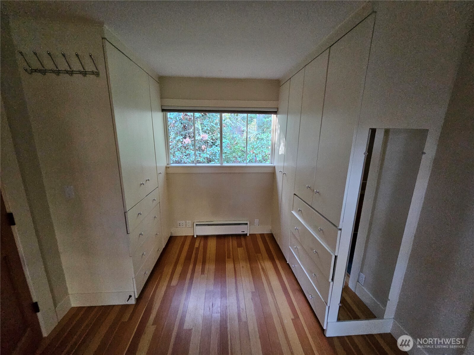9380 Ferncliff Avenue NE, Bainbridge Island, WA 98110
