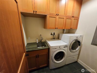 9380 Ferncliff Avenue NE, Bainbridge Island, WA 98110 - Photo 15