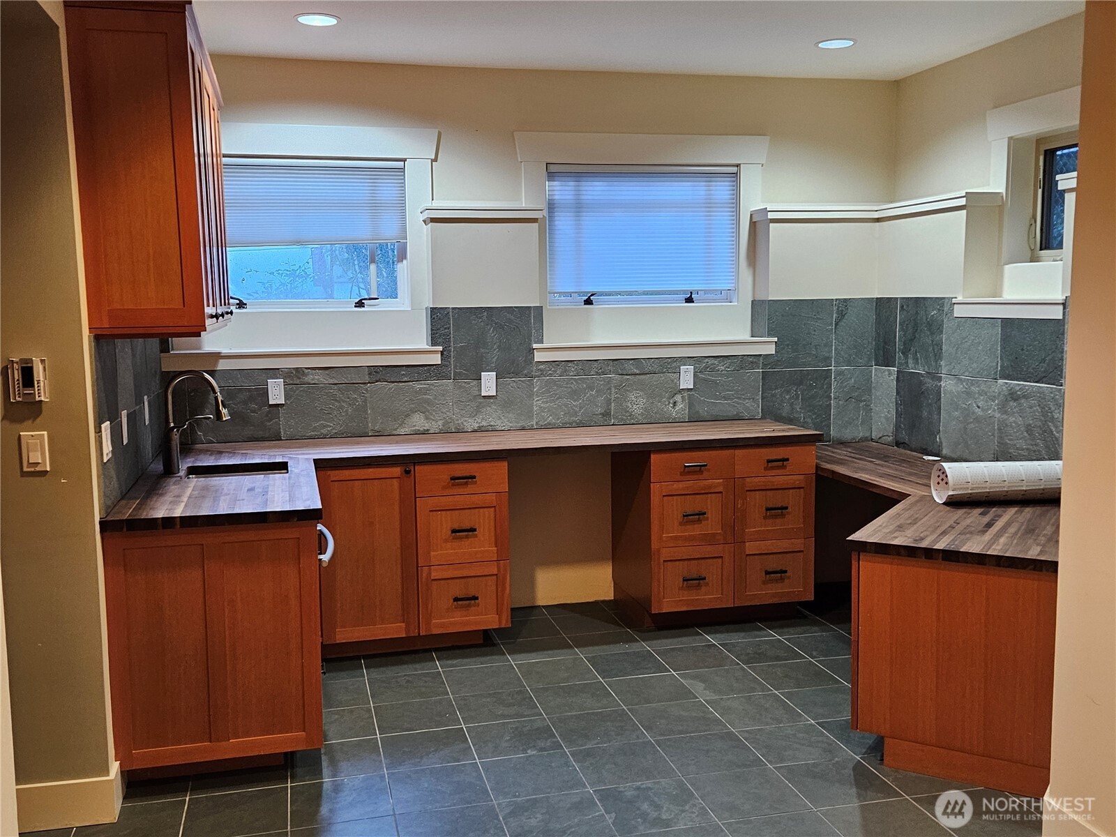 9380 Ferncliff Avenue NE, Bainbridge Island, WA 98110