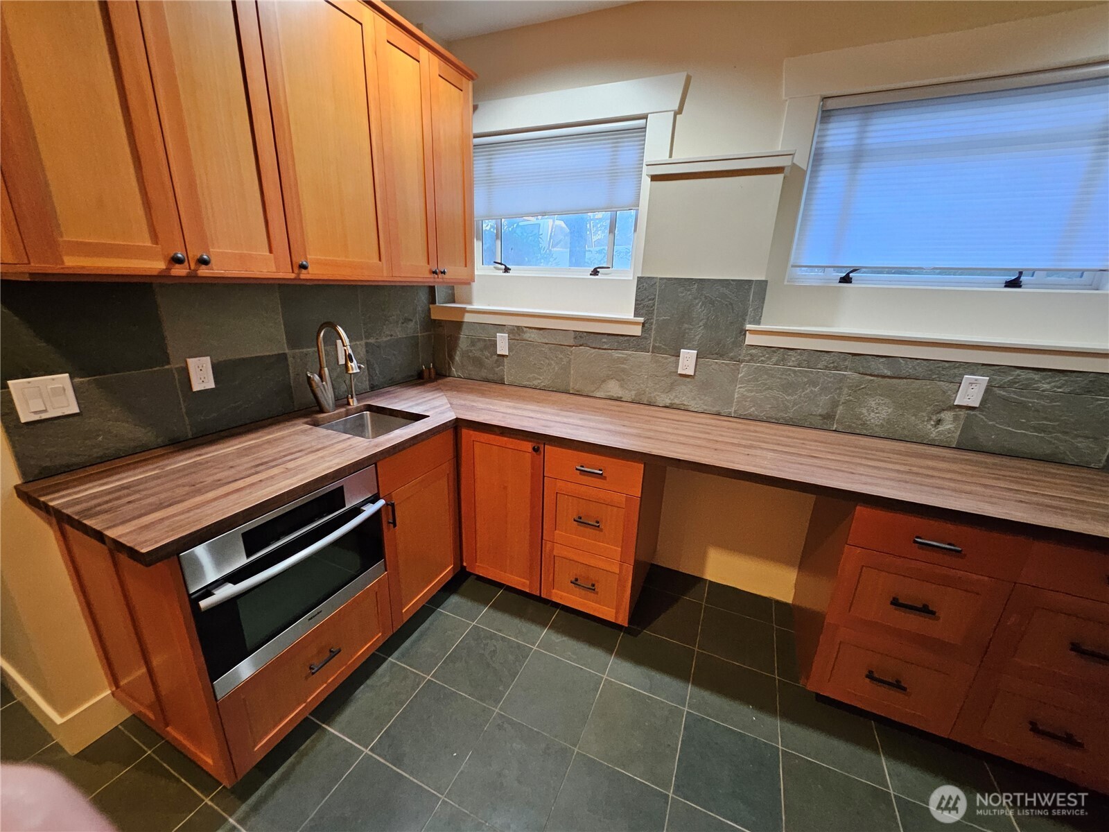 9380 Ferncliff Avenue NE, Bainbridge Island, WA 98110