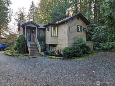 9380 Ferncliff Avenue NE, Bainbridge Island, WA 98110 - Photo 2