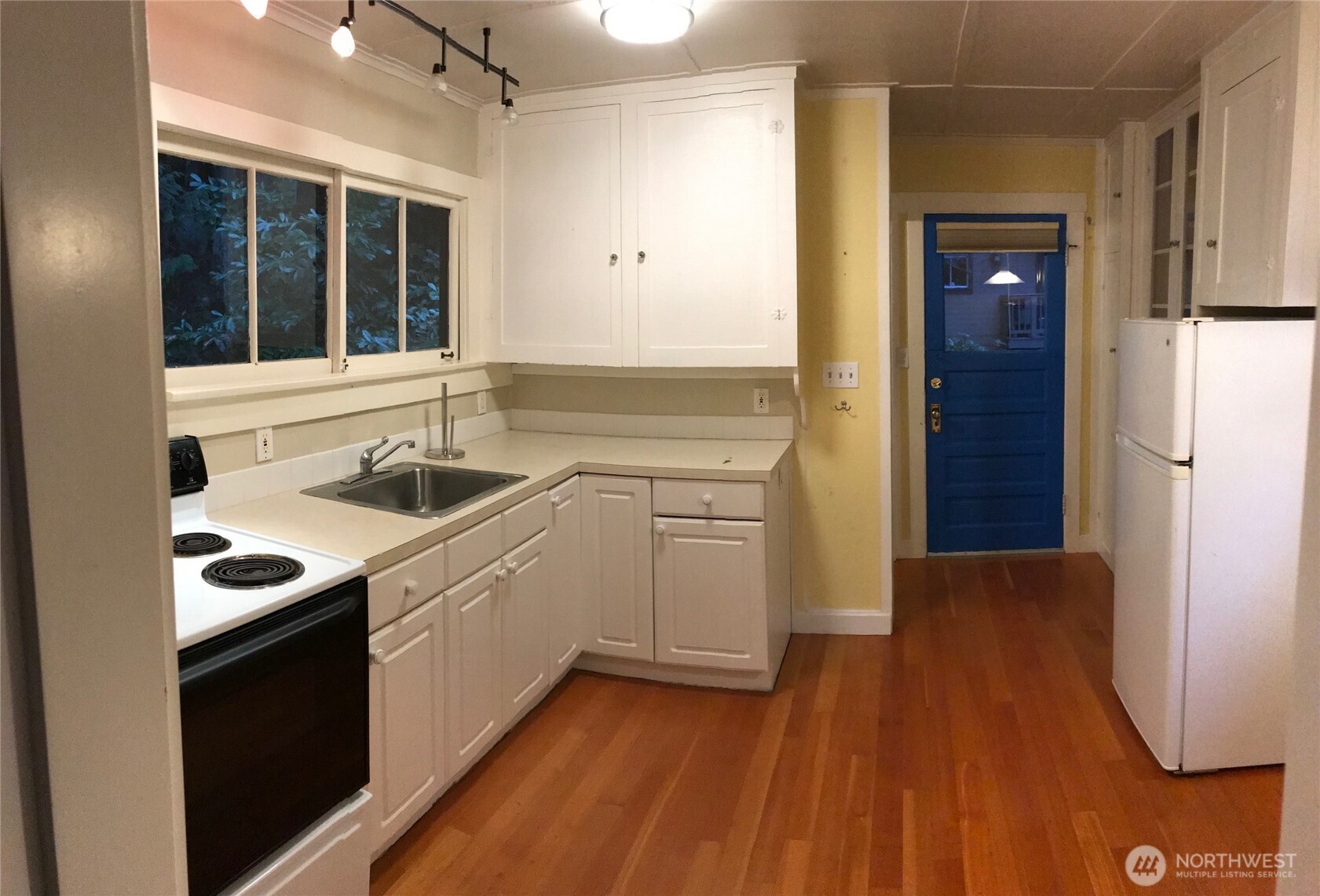 9380 Ferncliff Avenue NE, Bainbridge Island, WA 98110