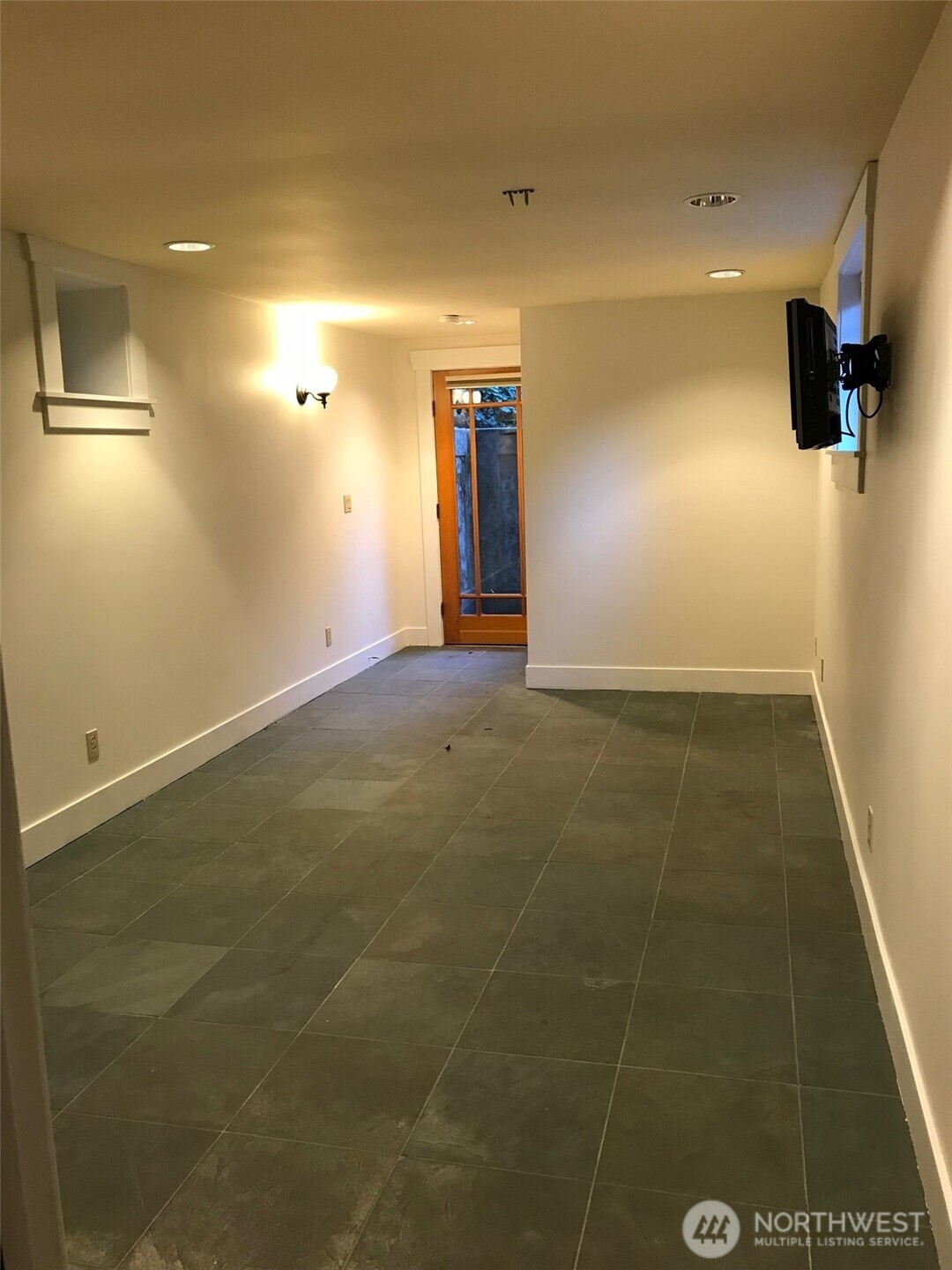 9380 Ferncliff Avenue NE, Bainbridge Island, WA 98110