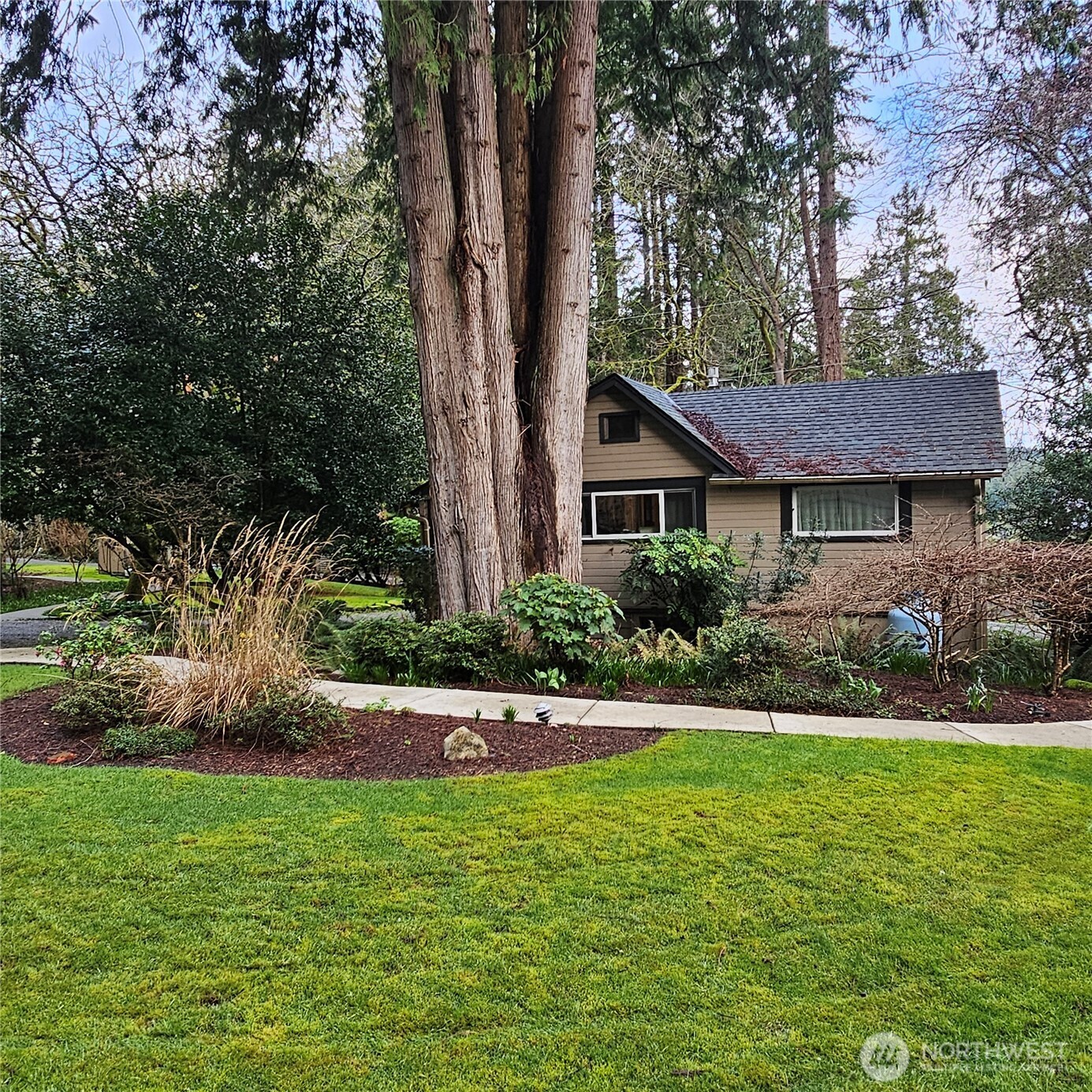 9380 Ferncliff Avenue NE, Bainbridge Island, WA 98110