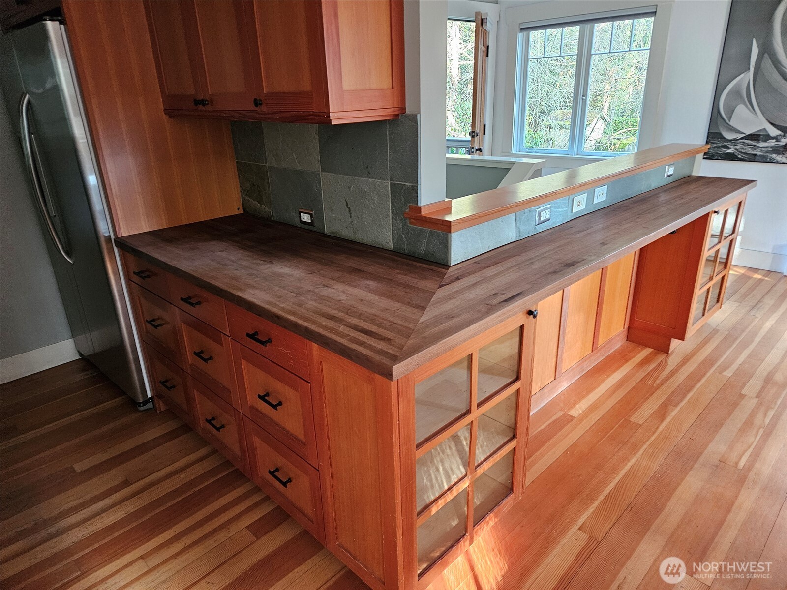 9380 Ferncliff Avenue NE, Bainbridge Island, WA 98110