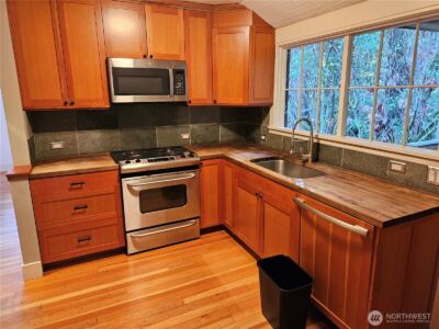 9380 Ferncliff Avenue NE, Bainbridge Island, WA 98110 - Photo 8