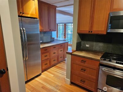 9380 Ferncliff Avenue NE, Bainbridge Island, WA 98110 - Photo 9