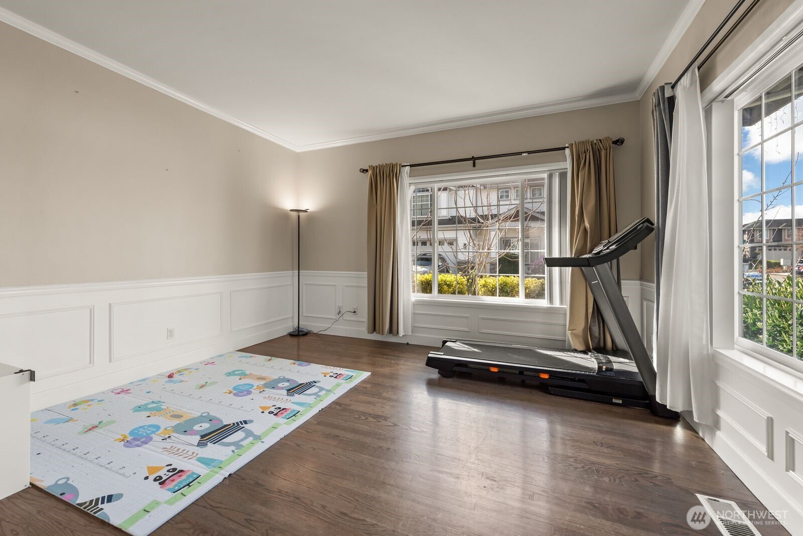 4218 NE 9th Cir , Renton, WA 98059