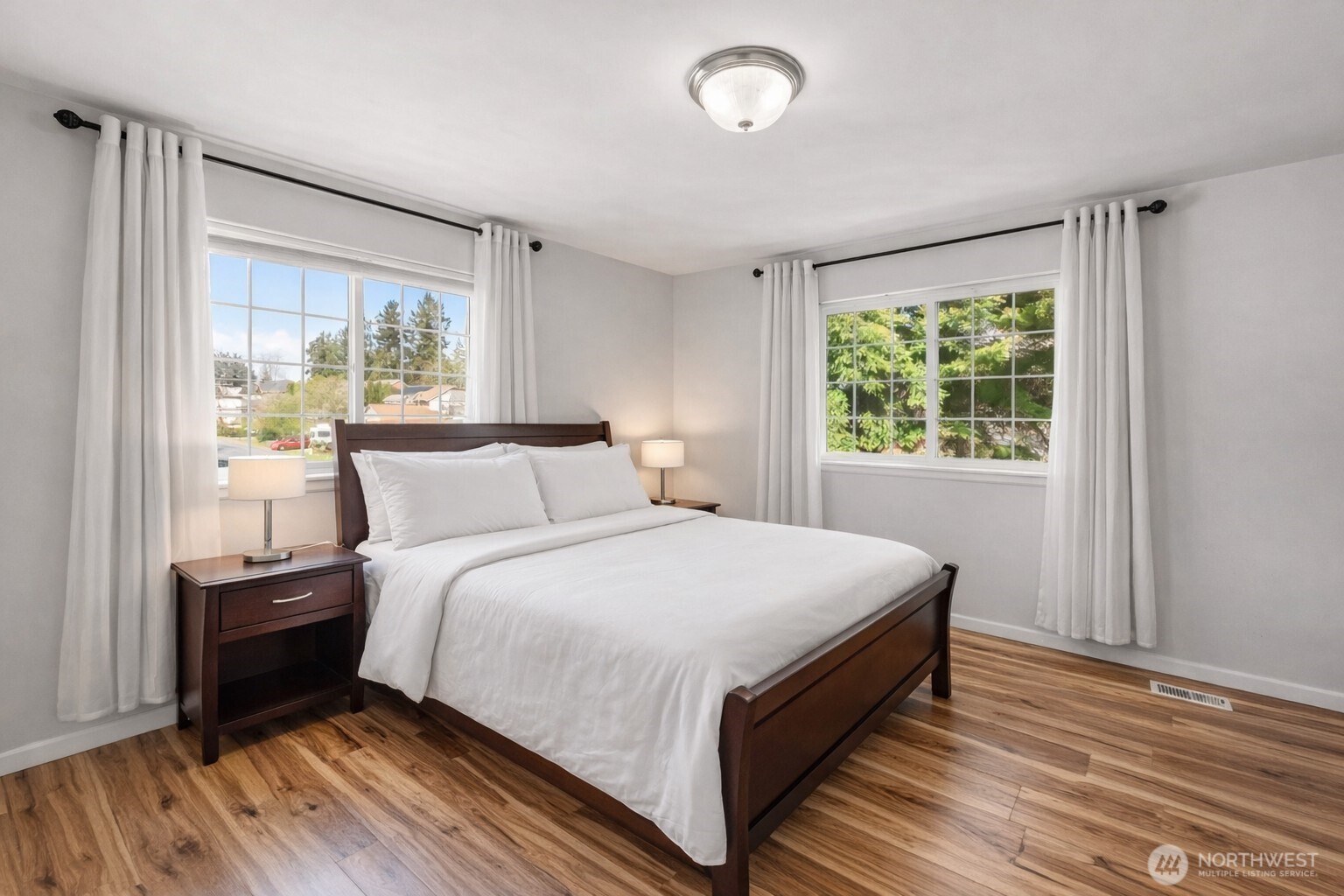 4218 NE 9th Cir , Renton, WA 98059