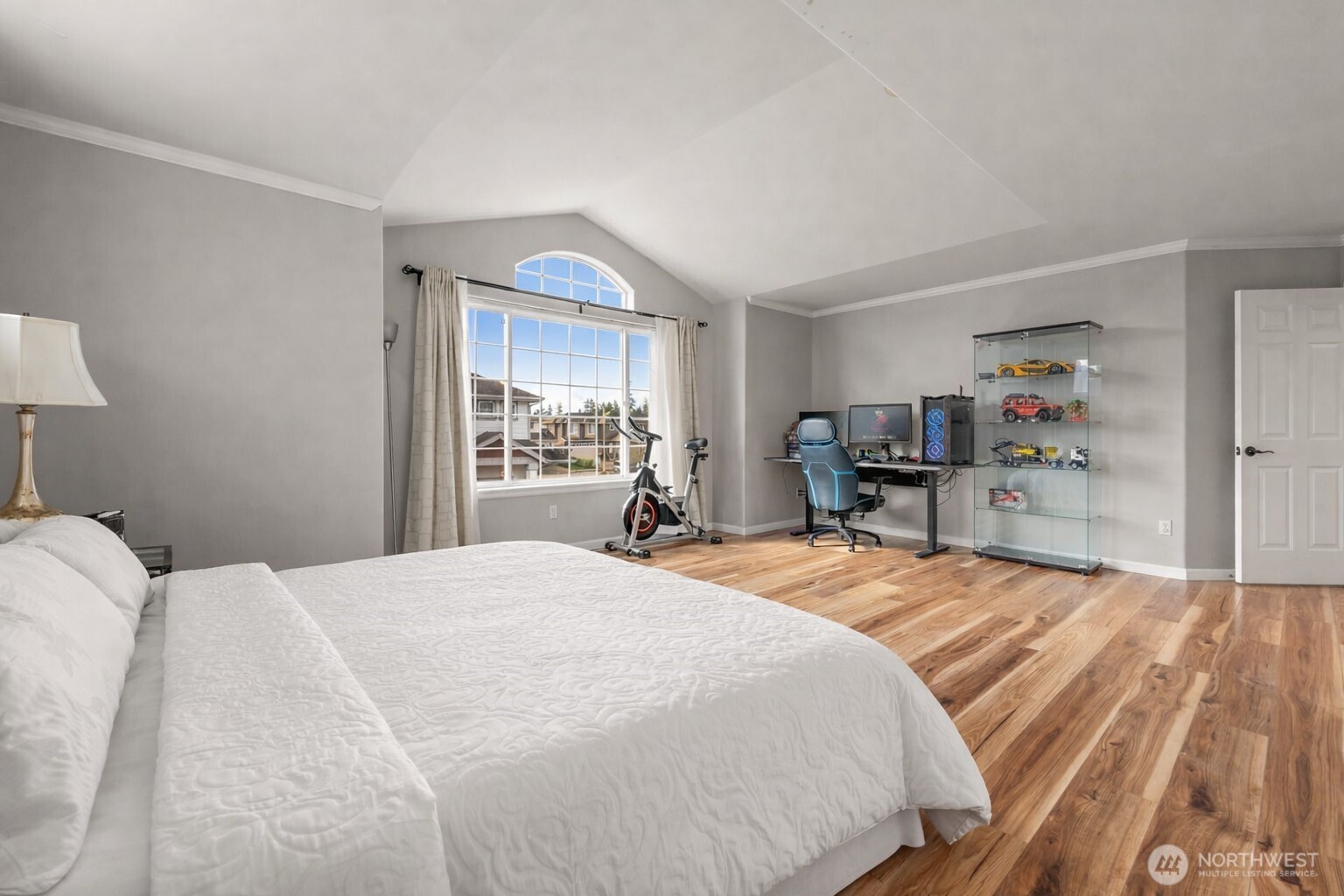 4218 NE 9th Cir , Renton, WA 98059