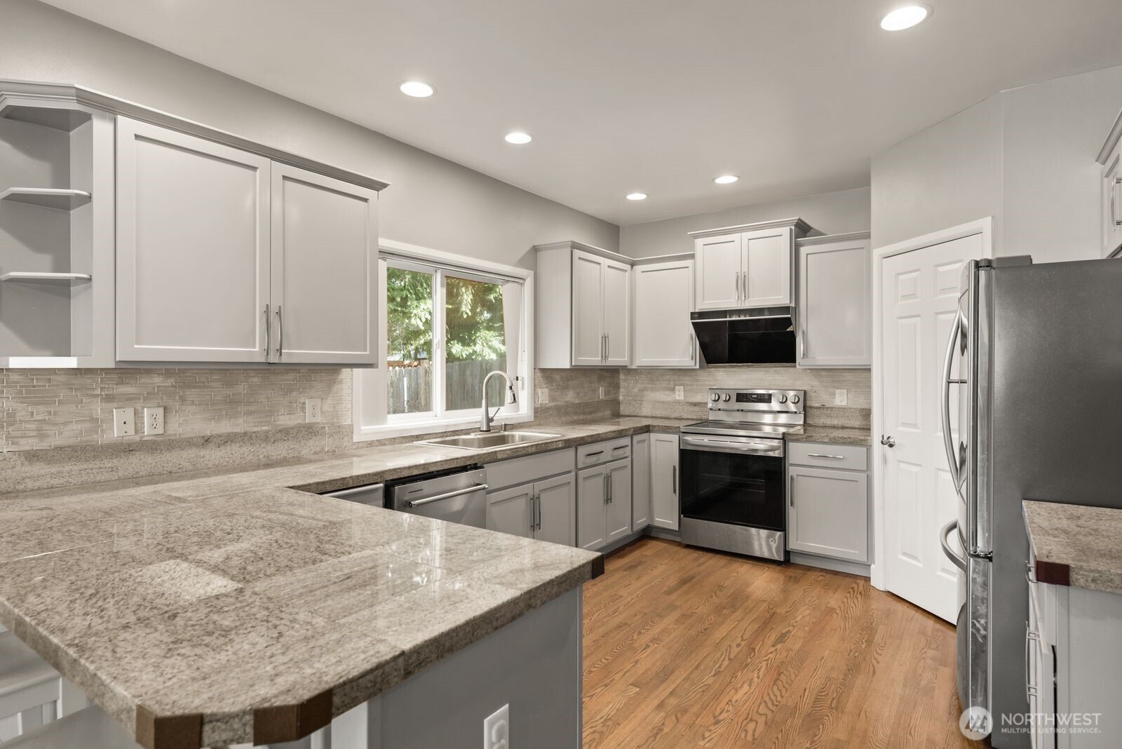 4218 NE 9th Cir , Renton, WA 98059